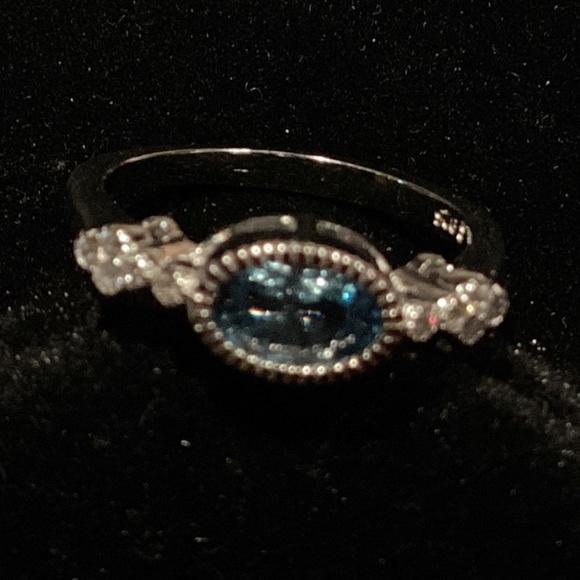 Artisan made 925 silver ring with Swiss blue Topaz - Picture 3 of 4